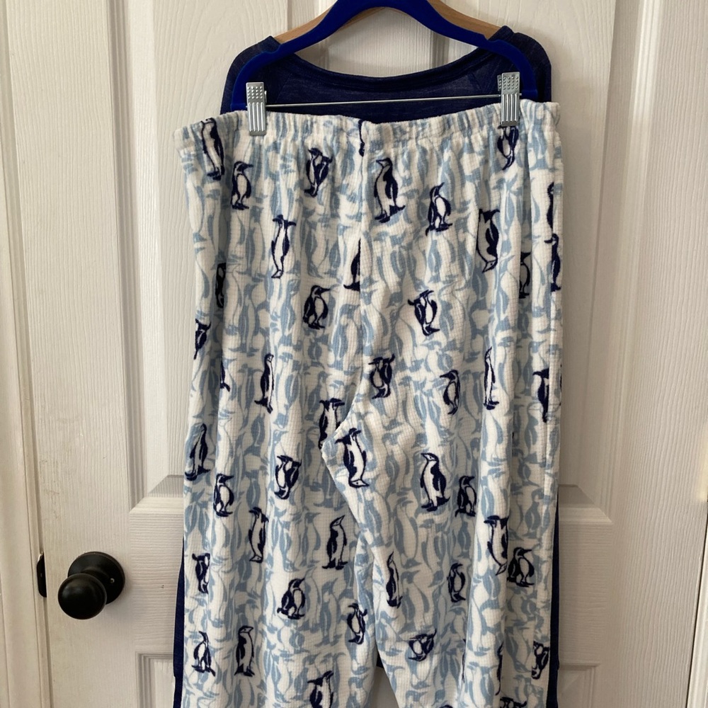 NWT Muk Luks Pajama Set Blue top with Penguin Fleece Pants - Picture 4 of 10